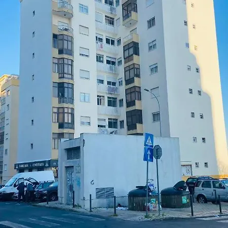Luxurious New Metro With Tv. Apartman Lisboa